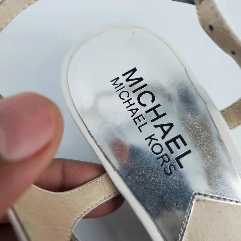 MICHAEL KORS MK Padlock Thong Sandals White Low Wedge Silver Women's 5M Shoes